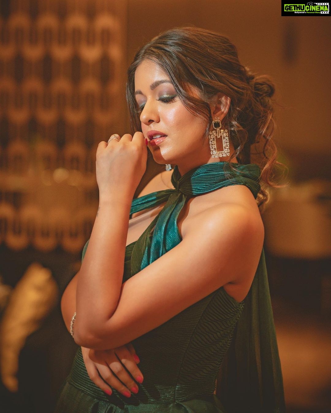 Ishita Dutta Instagram - Dreamy Vibes š¤ Styled by @natashaabothra Team @priyankaa.a_91 Outfit @nourbyneharika Earrings @miranabymegha @affiliates_pr Bracelet @mozaati Makeup and Hair @makeoverbysejalthakkar Photographer @deepak_das_photography @kakali_das_photography @raj_kashyap_144 Location @courtyardmumbai @ummraomumbai