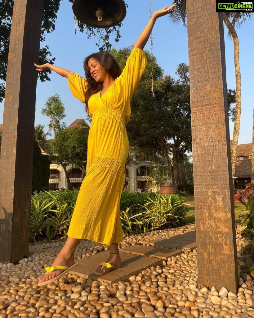 Ishita Dutta Instagram - #sunkissed 💛 Wearing @howwhenwearclothing