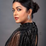 Ishita Dutta Instagram - Can I just say OMG I look good 😝😝😝 Yes I love myself #selfobsessed 📷 @yash_bhatwal_photography Outfit: @chaashni.couture Stylist: @styledbynikinagda