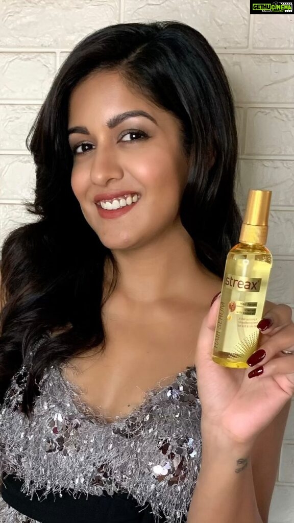 Ishita Dutta Instagram - Here are the 3 looks I created using Streax Hair Serum🥰 Comment below which hairstyle should I carry for the party? Recreate your looks using Streax Hair Serum and tag @streaxindia, to get a chance to be featured on their page. #ShineAllDay #24HShine #BanoStreaxy #StreaxHairSerum #ShinyHair #GorgeousHair #Streax #StreaxSerum #HairSerum