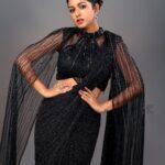 Ishita Dutta Instagram - Can I just say OMG I look good 😝😝😝 Yes I love myself #selfobsessed 📷 @yash_bhatwal_photography Outfit: @chaashni.couture Stylist: @styledbynikinagda