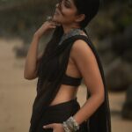 Ishita Dutta Instagram - There’s no smoke without 🔥. Feeling 🔥-y. To understand the caption please contact @ihebahp Styled by: @styleitupbyaashna Shot by: @vinaylolam_ Outfit: @kaliclothingsco Jewellery: @fashionjewellery_21 Hair & Makeup: @makeup_by_neha_ansari