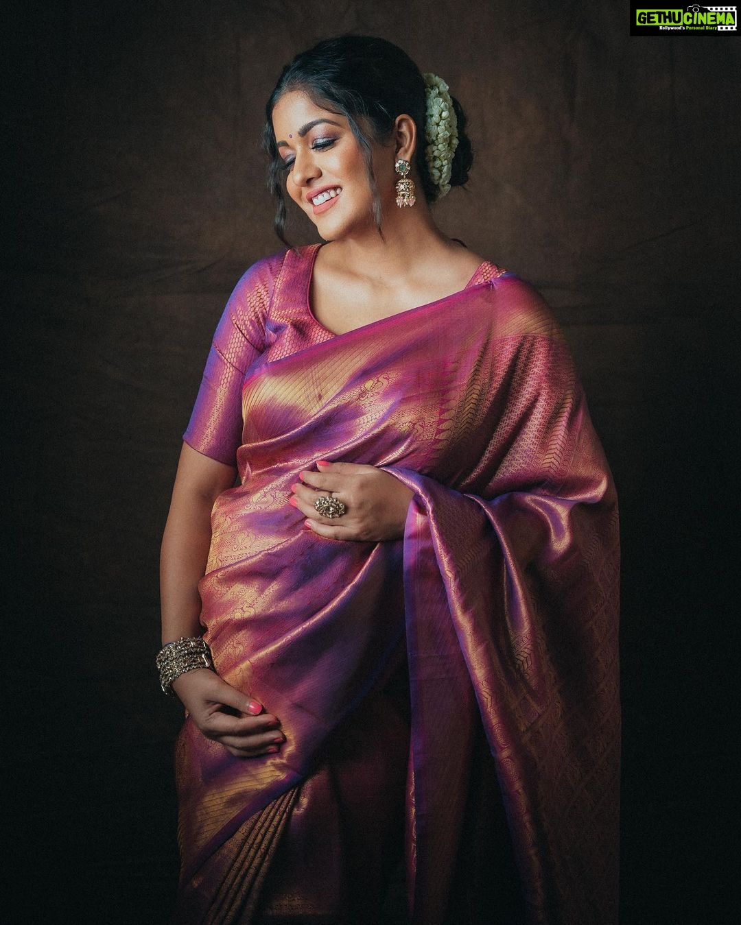 Ishita Dutta Instagram - My love for sarees and this color…. #borderlineobsessed 💜 Styled by: @styleitupbyaashna Shot by: @deepak_das_photography @kakali_das_photography Outfit: @karagiri_ethnic Earrings: @kushalsfashionjewellery Hair & makeup by: @makeoverbysejalthakkar @celebsmakeupbysejal @kamalpalanhairstylist