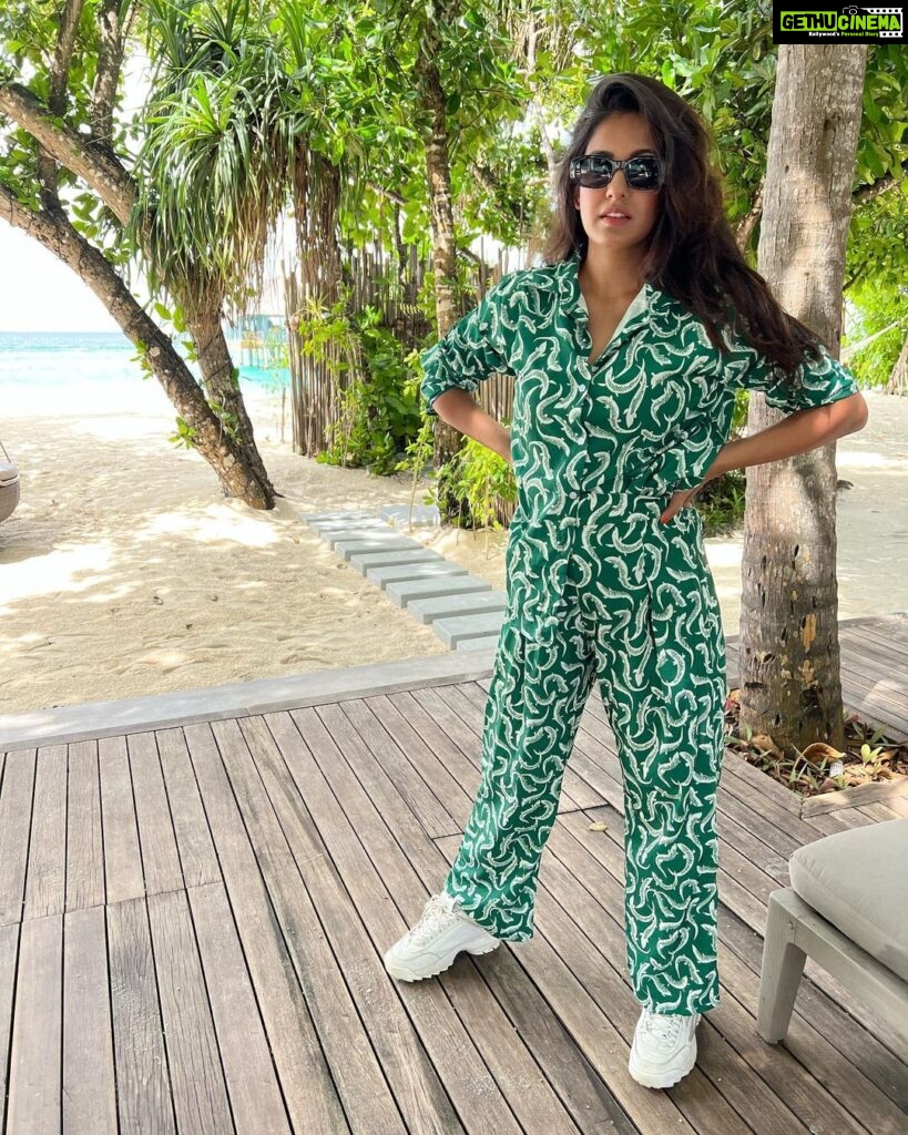 Ishita Dutta Instagram - Bye bye 2022 ❤️ Styled by: @styleitupbyaashna Outfit: @trenbee_ Sunglasses: @project.shades