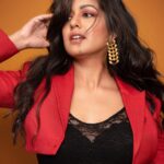 Ishita Dutta Instagram – Getting ready for Christmas 🎄 

Styled by @natashaabothra 
Team @mausmi_mitra_
Outfit @ranbirmukherjeeofficial
Earrings @misho_designs
Ring @pc_jeweller 
Photographer @ashish_ojha_photography