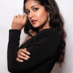 Ishita Dutta Instagram – Cause am feeling….. Good 🖤 

Styled by @natashaabothra 
Team @priyankaa.a_91 @mausmi_mitra_
Outfit @nikhilthampi @labelrsvp 
Rings @tuluaindia 
Earrings @cherryblossoms.designs
Hand Cuff -@womencode.in
Photographer @ashish_ojha_photography