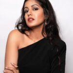 Ishita Dutta Instagram – Cause am feeling….. Good 🖤 

Styled by @natashaabothra 
Team @priyankaa.a_91 @mausmi_mitra_
Outfit @nikhilthampi @labelrsvp 
Rings @tuluaindia 
Earrings @cherryblossoms.designs
Hand Cuff -@womencode.in
Photographer @ashish_ojha_photography