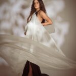 Ishita Dutta Instagram - Picture perfect 🤩 Styled by: @styleitupbyaashna Shot by: @deepak_das_photography @kakali_das_photography Outfit by: @vivababe_rent Makeup by: @celebsmakeupbysejal @makeoverbysejalthakkar Hair by: @kamalpalanhairstylist #ishidutta #mommytobe #blacknwhite