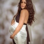 Ishita Dutta Instagram - Where everything starts ❤️ Styled by: @styleitupbyaashna Shot by: @deepak_das_photography @kakali_das_photography Outfit by: @vivababe_rent Makeup by: @celebsmakeupbysejal @makeoverbysejalthakkar Hair by: @kamalpalanhairstylist #ishidutta #mommytobe #blacknwhite