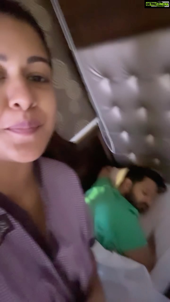 Ishita Dutta Instagram - Delivery ke kuch ghanto baad ka nazara 🙄🙄🙄 Well he did help me a lot but also was so so exhausted and slept more than I did haha @vatsalsheth care to explain 😝