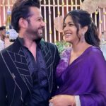 Ishita Dutta Instagram - What a fun night with my fav @vatsalsheth Yes I am officially obsessed with this color and yes you will see me in this shade till I get over it 😝 Styled by @natashaabothra With @mausmi_mitra_ Saree @swtantraofficial @entertainmenttleo9 Jewellery @miranabymegha Potli @potlighar Vatsal’s outfit @_umangmehta