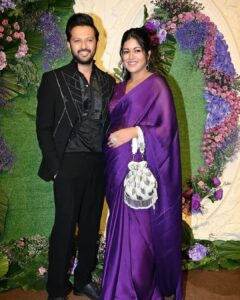 Ishita Dutta Instagram - What a fun night with my fav @vatsalsheth 

Yes I am officially obsessed with this color and yes you will see me in this shade till I get over it 😝

Styled by @natashaabothra
With @mausmi_mitra_
Saree @swtantraofficial @entertainmenttleo9
Jewellery  @miranabymegha
Potli @potlighar

Vatsal’s outfit @_umangmehta