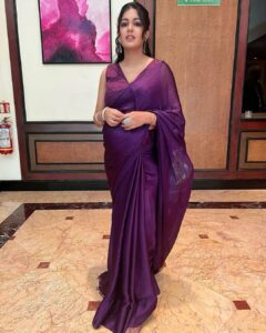 Ishita Dutta Instagram - What a fun night with my fav @vatsalsheth 

Yes I am officially obsessed with this color and yes you will see me in this shade till I get over it 😝

Styled by @natashaabothra
With @mausmi_mitra_
Saree @swtantraofficial @entertainmenttleo9
Jewellery  @miranabymegha
Potli @potlighar

Vatsal’s outfit @_umangmehta