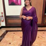 Ishita Dutta Instagram - What a fun night with my fav @vatsalsheth Yes I am officially obsessed with this color and yes you will see me in this shade till I get over it 😝 Styled by @natashaabothra With @mausmi_mitra_ Saree @swtantraofficial @entertainmenttleo9 Jewellery @miranabymegha Potli @potlighar Vatsal’s outfit @_umangmehta
