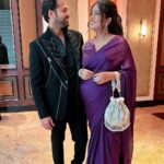 Ishita Dutta Instagram - What a fun night with my fav @vatsalsheth Yes I am officially obsessed with this color and yes you will see me in this shade till I get over it 😝 Styled by @natashaabothra With @mausmi_mitra_ Saree @swtantraofficial @entertainmenttleo9 Jewellery @miranabymegha Potli @potlighar Vatsal’s outfit @_umangmehta