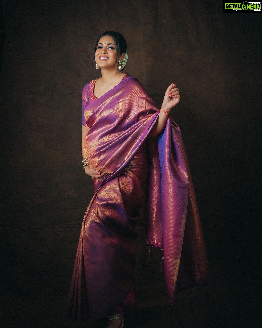 Ishita Dutta Instagram - My love for sarees and this color…. #borderlineobsessed 💜 Styled by: @styleitupbyaashna Shot by: @deepak_das_photography @kakali_das_photography Outfit: @karagiri_ethnic Earrings: @kushalsfashionjewellery Hair & makeup by: @makeoverbysejalthakkar @celebsmakeupbysejal @kamalpalanhairstylist