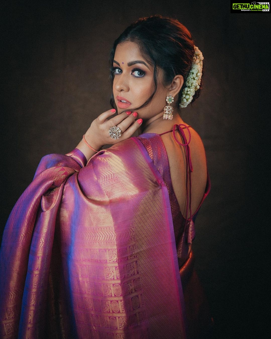 Ishita Dutta Instagram - My love for sarees and this color…. #borderlineobsessed 💜 Styled by: @styleitupbyaashna Shot by: @deepak_das_photography @kakali_das_photography Outfit: @karagiri_ethnic Earrings: @kushalsfashionjewellery Hair & makeup by: @makeoverbysejalthakkar @celebsmakeupbysejal @kamalpalanhairstylist