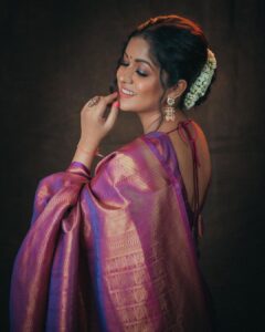 Ishita Dutta Instagram - My love for sarees and this color…. #borderlineobsessed 💜 Styled by: @styleitupbyaashna Shot by: @deepak_das_photography @kakali_das_photography Outfit: @karagiri_ethnic Earrings: @kushalsfashionjewellery Hair & makeup by: @makeoverbysejalthakkar @celebsmakeupbysejal @kamalpalanhairstylist