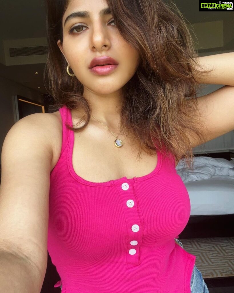 Iswarya Menon Instagram - Can’t say no to PINK ever 💖