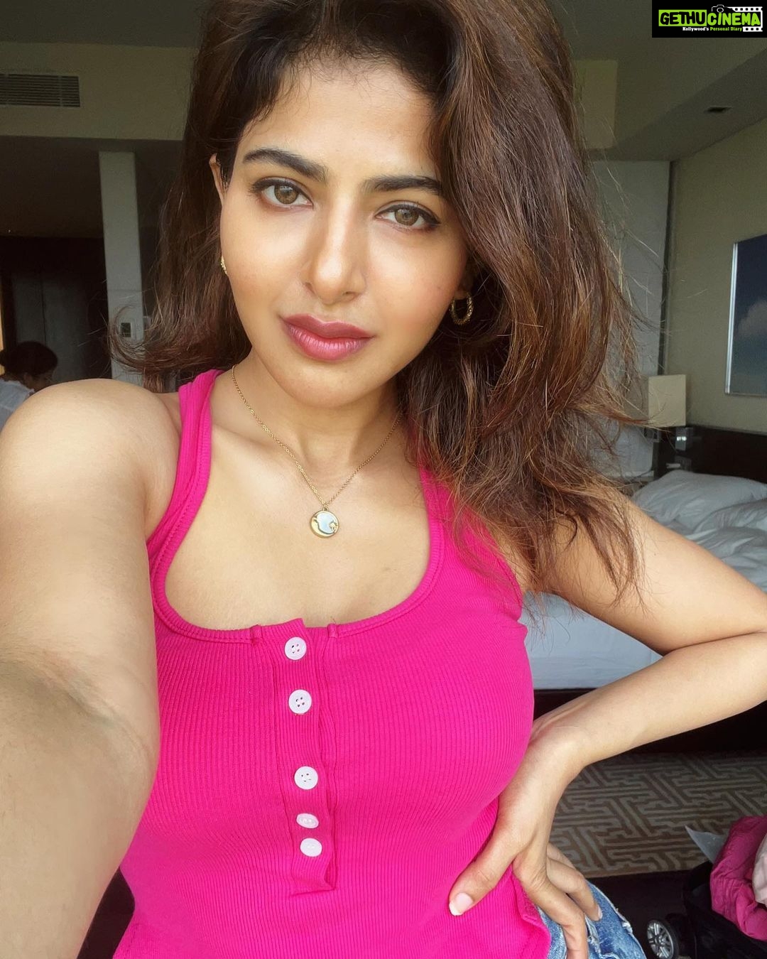 Iswarya Menon Instagram - Can’t say no to PINK ever 💖