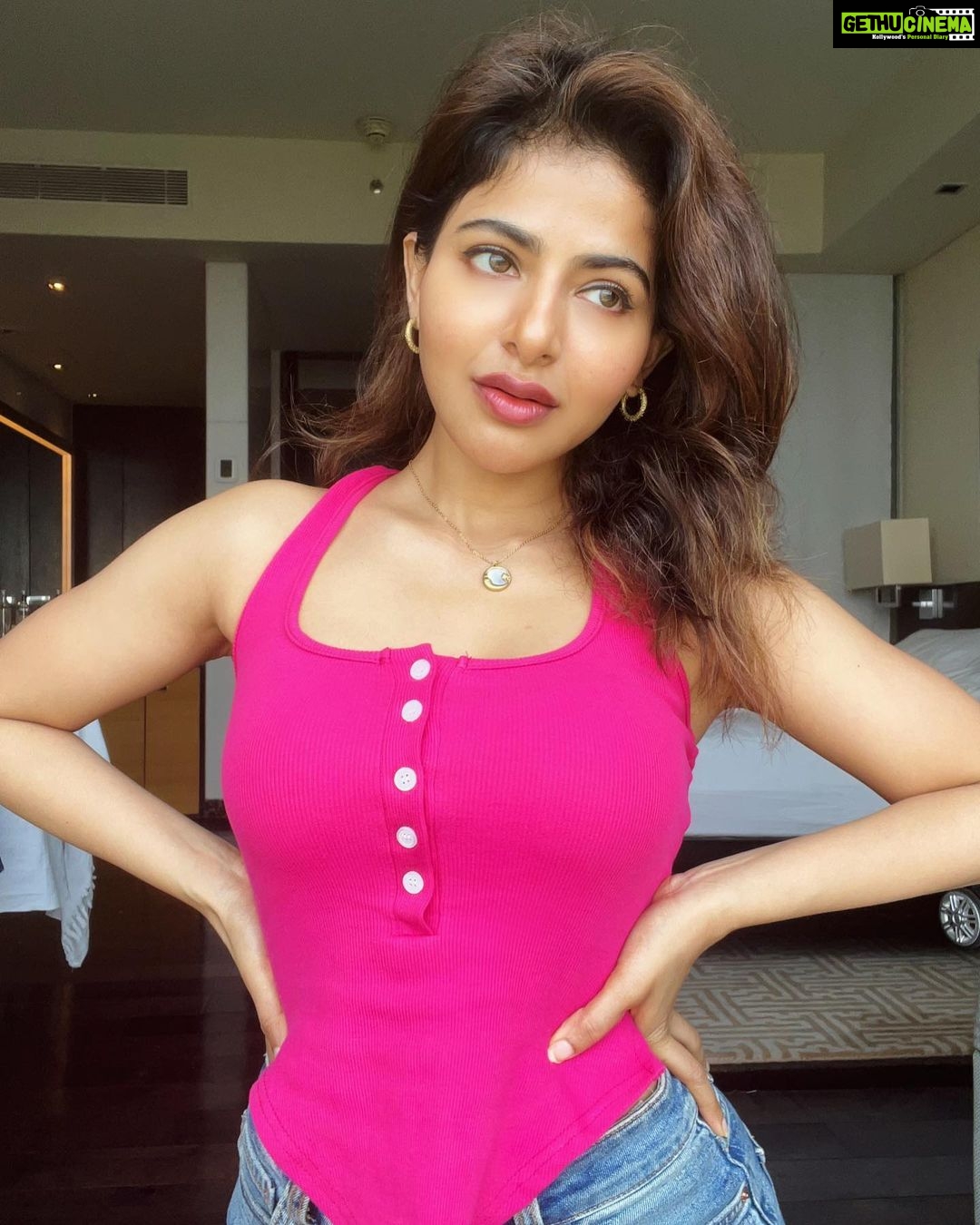 Iswarya Menon Instagram - Can’t say no to PINK ever 💖