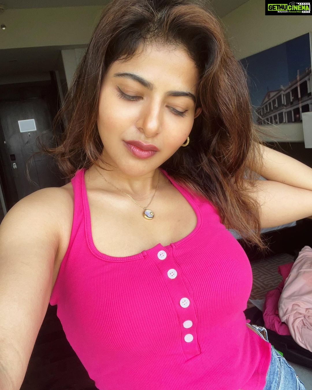 Iswarya Menon Instagram - Can’t say no to PINK ever 💖