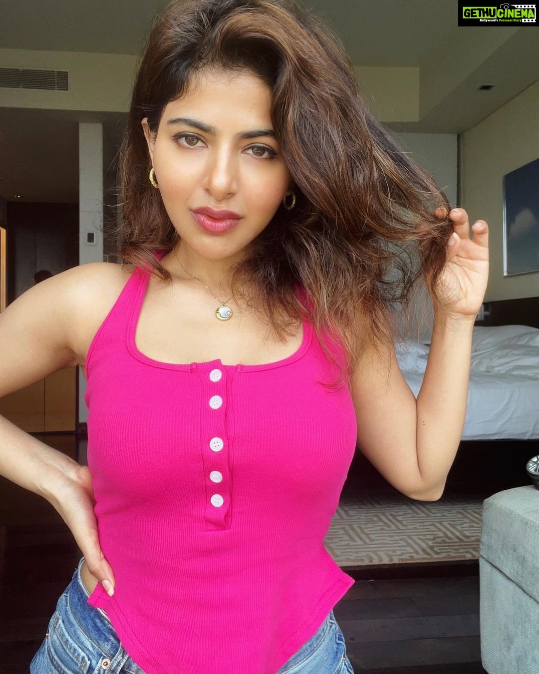 Iswarya Menon Instagram - Can’t say no to PINK ever 💖