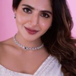 Iswarya Menon Instagram - For the love of wHiTe 🤍 . 📷 @shareefnandyala Styled by - @_akhiladasari Wearing - @sonaakshiraaj Jewellery - @alluringaccessories.a2 M&H - @glitterzmakeupstudiomakeup @shoaibs_art @ravi_deva987
