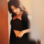 Iswarya Menon Instagram - Let your light shine ✨🌚 . 📷 @storiesbypreetham Make up @jiyamakeupartistry Hair @marysbridalstudio @Pepperfry ECR Studio