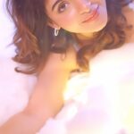 Iswarya Menon Instagram - Your 3 Million LoVe got me like 👼🏼 Whoever is reading this, all I wanna say is I LOVE YOU SO MUCH 💋 . 📷 @storiesbypreetham Styling : @preethinarayanan Mua : @ramya_mua Hair : @saree_drapist_kalai_hairstyle Location : @pepperfry_official