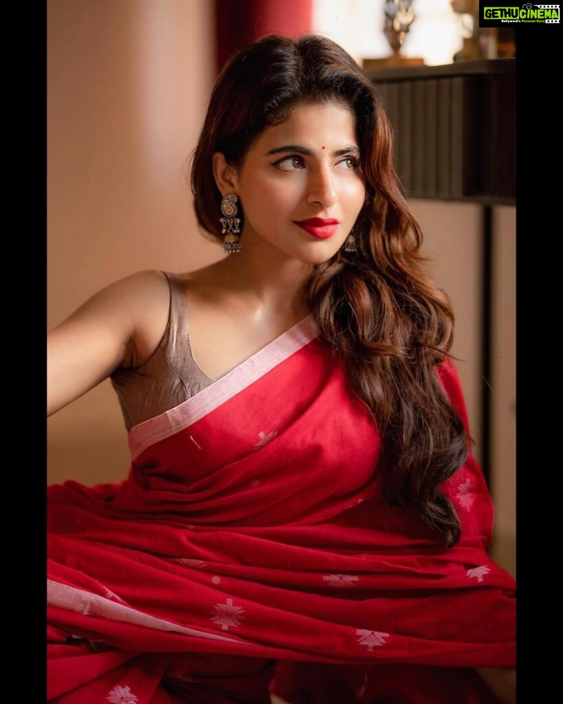 Iswarya Menon Instagram - My mom always said “Nothing can dim the light that shines from within” 🔥🫶🏼❤️ . 📷 @camerasenthil @ivalinmabia @jeevithamakeupartistry