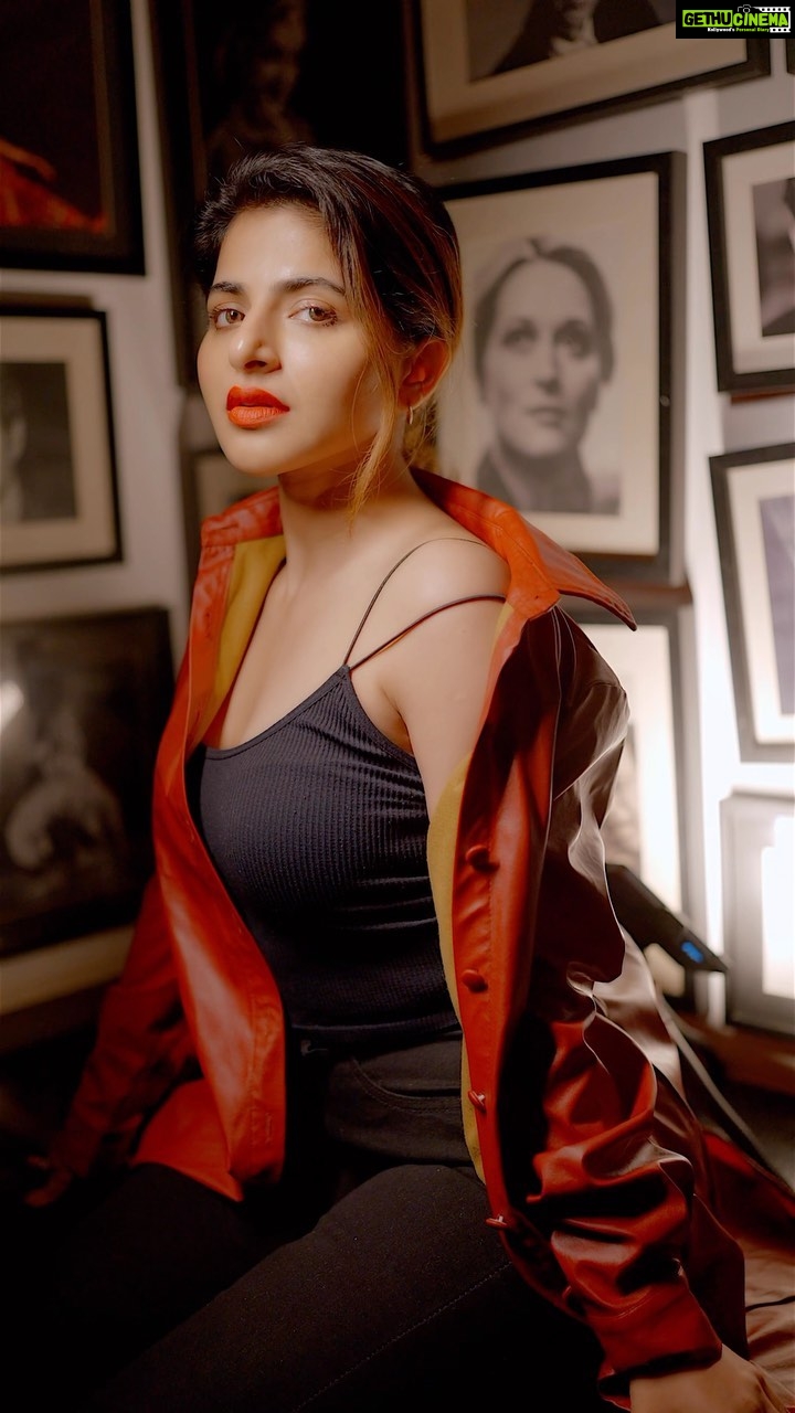 Iswarya Menon Instagram - I love you & I mean it with all my heart 🫶🏼 Happy Valentine’s Day all of you 🥰💋 . . . @storiesbypreetham
