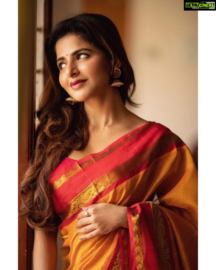Iswarya Menon Instagram - Wishing all of you a happy Pongal & a prosperous Makar Sankranthi 💛 . . @camerasenthil @jeevithamakeupartistry @ivalinmabia