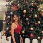 Iswarya Menon Instagram – Feeling all Christmasyyyyyyy 🌲🎅 
Merry Christmas all of you 💋