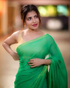 Iswarya Menon Instagram - இனிய தமிழ் புத்தாண்டு நல்வாழ்த்துக்கள் 🙏🏻💚
.
.
📷- @camerasenthil 
@ivalinmabia 
@jeevithamakeupartistry