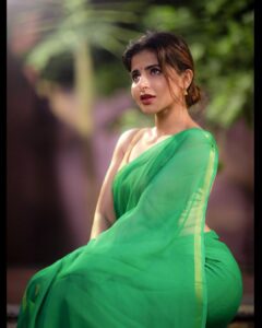 Iswarya Menon Instagram - இனிய தமிழ் புத்தாண்டு நல்வாழ்த்துக்கள் 🙏🏻💚
.
.
📷- @camerasenthil 
@ivalinmabia 
@jeevithamakeupartistry