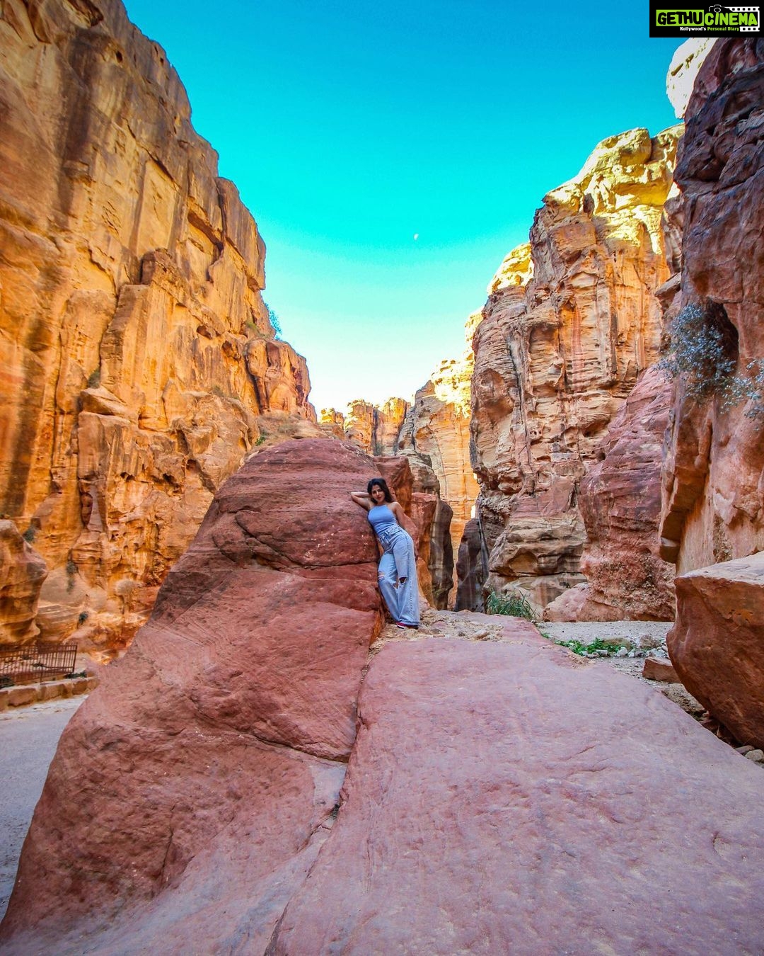 Iswarya Menon Instagram - One of the seven wonders of the world 🌎 Petra you were truly magnificent 💙🤎 . Thank you @moh_alhomedi for these gorgeous pictures 🌟