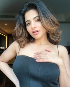 Iswarya Menon Instagram - Hey hey hey!!!
Did you miss me ???
Been a week , so just Checking up on you 💋♥️