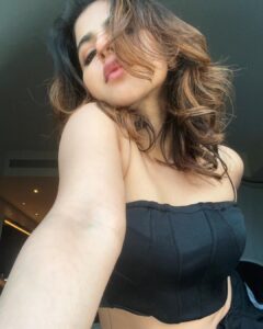 Iswarya Menon Instagram - Hey hey hey!!!
Did you miss me ???
Been a week , so just Checking up on you 💋♥️