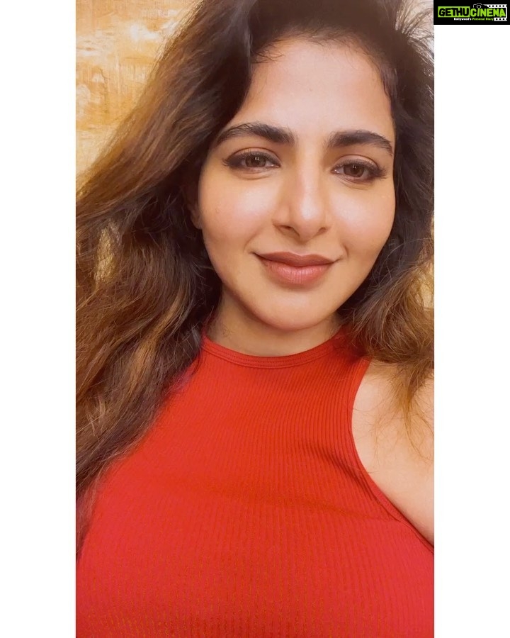 Iswarya Menon Instagram - RaNdOm 🤨🫶🏼