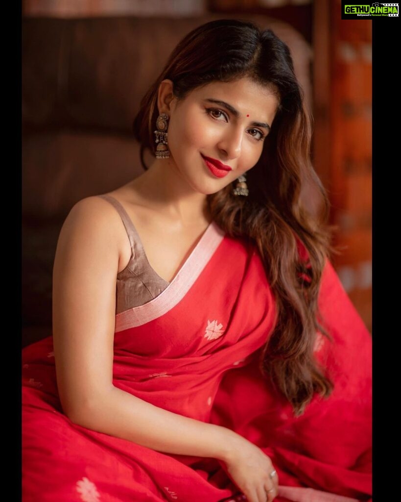 Iswarya Menon Instagram - My mom always said “Nothing can dim the light that shines from within” 🔥🫶🏼❤️ . 📷 @camerasenthil @ivalinmabia @jeevithamakeupartistry