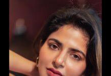 Iswarya Menon Instagram - Adding some purple on your feed this Sunday 💜 Have a happy weekend you all 💋 . 📷 @storiesbypreetham Mua @jayamukeshmenon @svahofficial