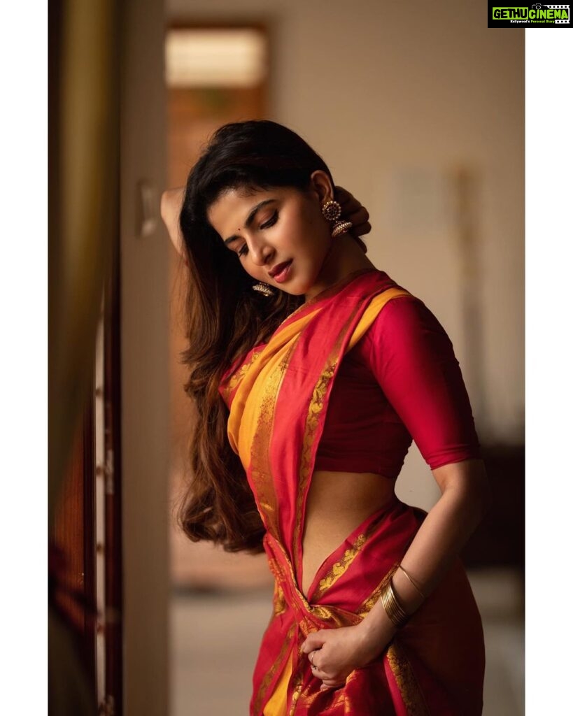 Iswarya Menon Instagram - Wishing all of you a happy Pongal & a prosperous Makar Sankranthi 💛 . . @camerasenthil @jeevithamakeupartistry @ivalinmabia