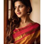 Iswarya Menon Instagram - Wishing all of you a happy Pongal & a prosperous Makar Sankranthi 💛 . . @camerasenthil @jeevithamakeupartistry @ivalinmabia