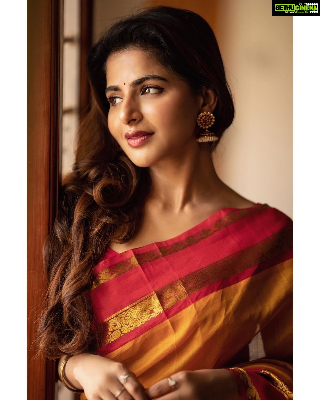 Iswarya Menon Instagram - Wishing all of you a happy Pongal & a prosperous Makar Sankranthi 💛 . . @camerasenthil @jeevithamakeupartistry @ivalinmabia