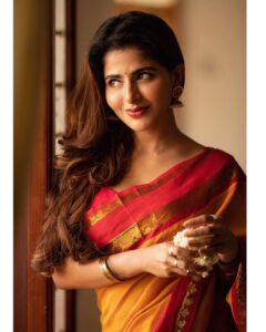 Iswarya Menon Instagram - 💛❤️ . 📷 @camerasenthil @jeevithamakeupartistry @ivalinmabia