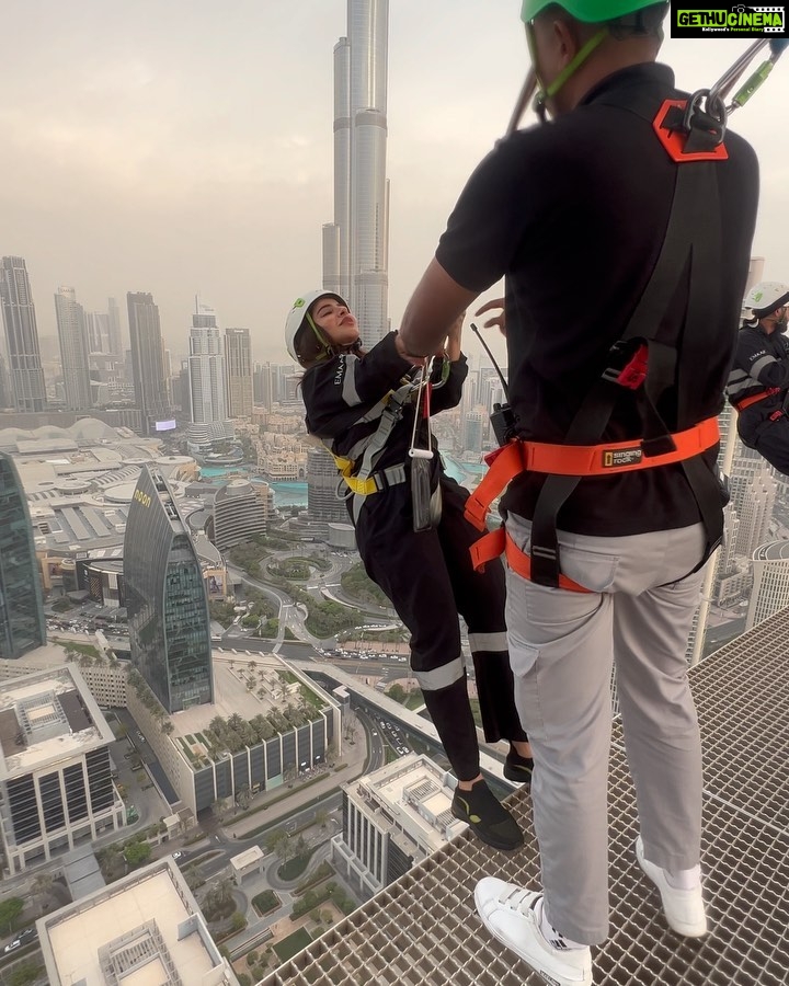 Iswarya Menon Instagram - “Edge walk” literally 😳 Never knew that walking & swinging on the edge of an open building wil be fun 😳 . @gtholidays.in ♥ Karthik & @rajeesh_raju_ thank you for making my #dubai experience truly amazing.