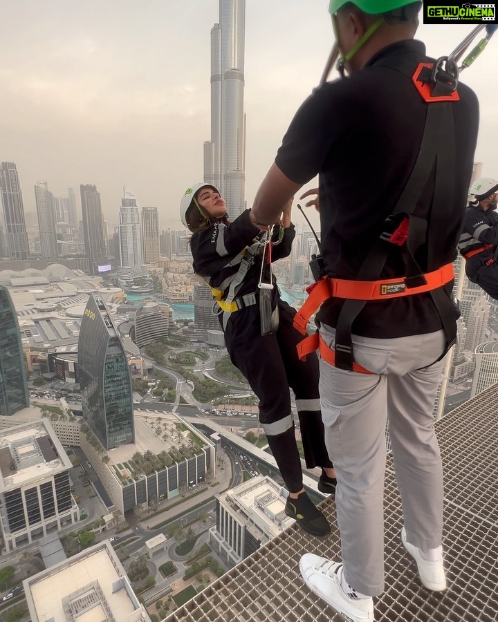 Iswarya Menon Instagram - “Edge walk” literally 😳 Never knew that walking & swinging on the edge of an open building wil be fun 😳 . @gtholidays.in ♥️ Karthik & @rajeesh_raju_ thank you for making my #dubai experience truly amazing.