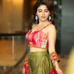 Iswarya Menon Instagram - Hi! Can I have your attention for 2 mins? 🥰 Ok now since I have got your attention, all I wanna say is I Love youuuuuu 💋 . Stylist- @saranya_raov 📷- @ganeshpeddireddy Outfit: @capisvirleo Styling assistant- @_anok_ok