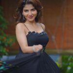 Iswarya Menon Instagram - Hey hey heyyyyyyyyy 💋💋💋 . Stylist- @saranya_raov 📷 @gold_chintu Outfit: @kaastaanbydivaajain Styling assistant- @_anok_ok